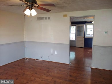 1007 Foxwood Ln, Essex, MD 21221 - photo 7