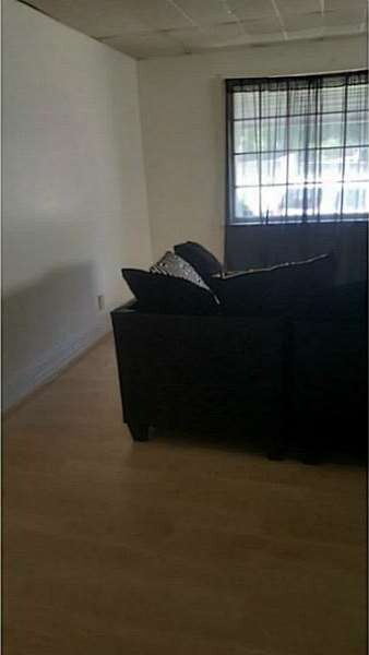 Living Room. LEFT SIDE