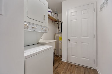 2113 Ammer Ridge Ct unit 201, Glenview, IL 60025 - photo 6