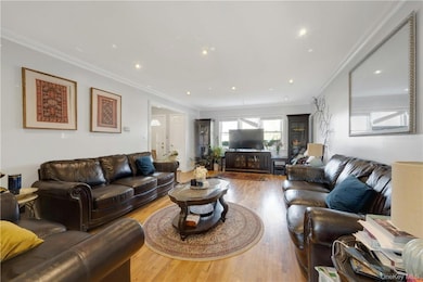 570 N Barry Ave unit left, Mamaroneck, NY 10543 - photo 5