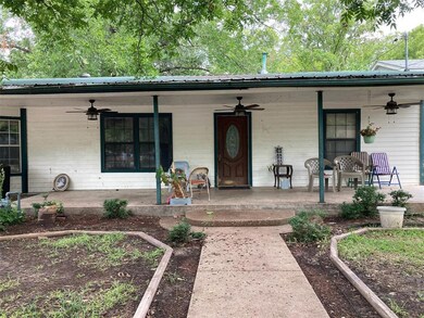 512 W Lone Star Ave, Cleburne, TX 76033 - photo 3