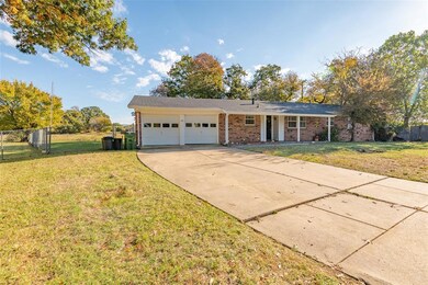 520 Holly Hill Ct, Hurst, TX 76053 - photo 3