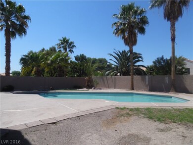 Pool, spa, and back yard