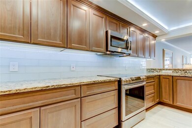 Lots of kitchen storage!