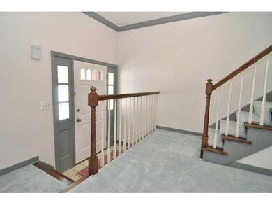 Entry/Foyer.