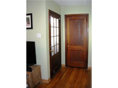 Entry/Foyer.