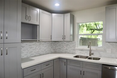 1005 Midas Ln, Alvin, TX 77511 - photo 6