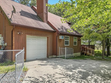 153 Segatti Cir, Bushkill, PA 18324 - photo 2