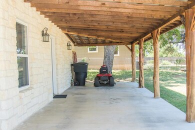 318 W Live Oak St, Fredericksburg, TX 78624 - photo 5