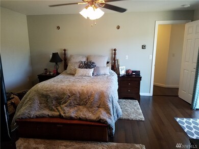 15607 Happy Ln SE unit D, Yelm, WA 98597 - photo 3