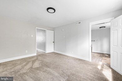 219 Londonderry Ln, Darby, PA 19023 - photo 4