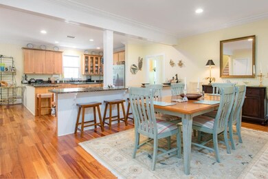 Dining, Bar & Kitchen