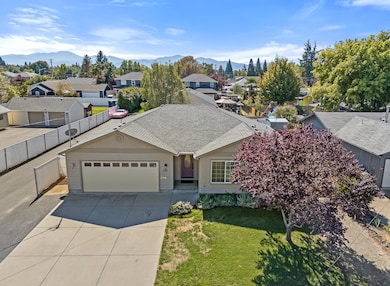 816 Ash St, Central Point, OR 97502 - photo 3