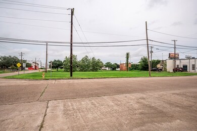 2021 Avenue H, Bay City, TX 77414 - photo 2