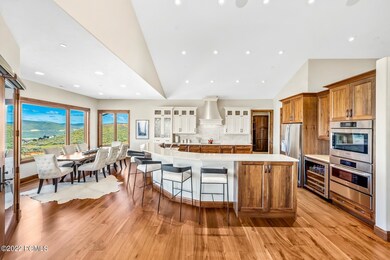 8_Kitchen-Dining_1800x1200_3866491