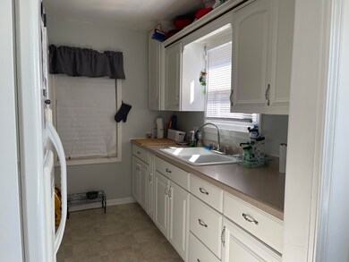 139 N Wiggs St, Griffith, IN 46319 - photo 6