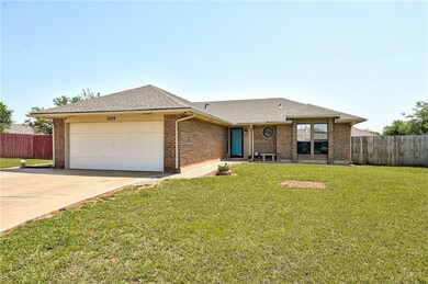 1229 NE 24th St, Moore, OK 73160 - photo 7