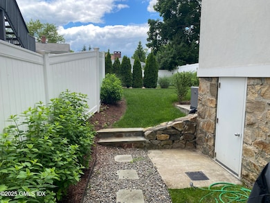 48 Richland Rd, Greenwich, CT 06830 - photo 2