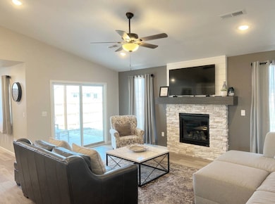 9862 Weeping Willow Dr, Manhattan, KS 66502 - photo 3