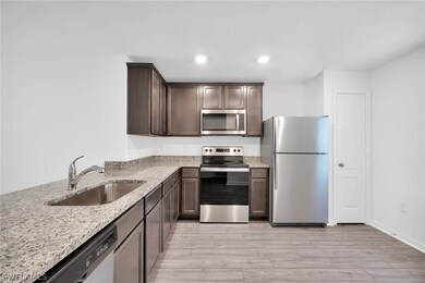 182 Yager Cir, Fort Myers, FL 33913 - photo 2