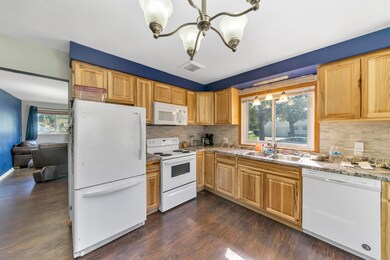 921-Kendon-ave-Lansing-MI-48910-windowst