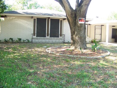 815 Dewalt St, Houston, TX 77088 - photo 3