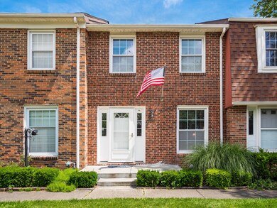 669 Simbury St, Columbus, OH 43228 - photo 2