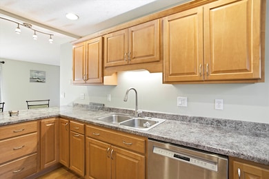 611 N Pembroke Rd, Pembroke, NH 03275 - photo 7