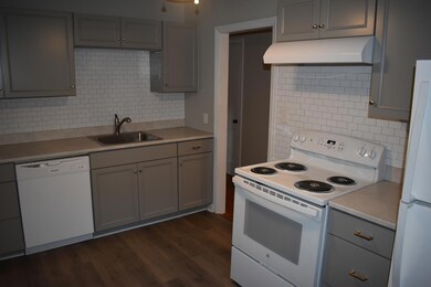 105 Ingle St, Siler City, NC 27344 - photo 4