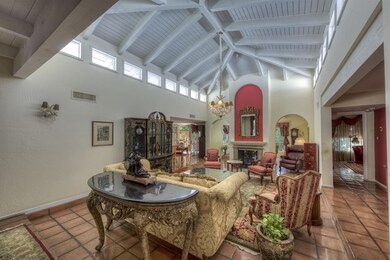 005_Living Room