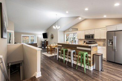 328RoundHill_21