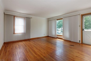 Step into the sunny living room!
