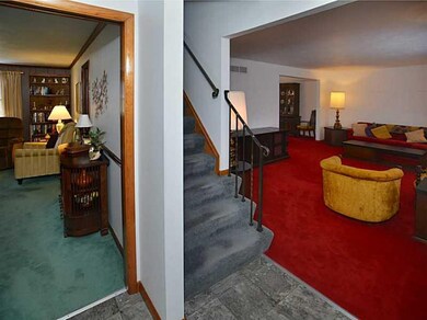 Entry/Foyer.