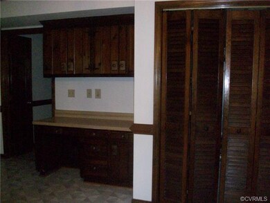 KITCHEN - Desk