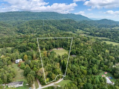 317 Glade Rd, Cumberland Gap, TN 37724 - photo 2