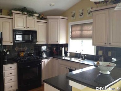 Kitchen. Gorgeous Kitchen upgraded and carefully d