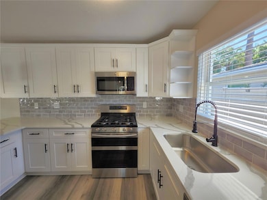 1818 Shore Acres Blvd NE, Saint Petersburg, FL 33703 - photo 6