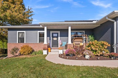 3103 Fox Creek Rd, Bloomington, IL 61705 - photo 2