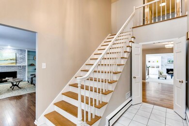 4311 WOODHALL RD Upper-large-005-1-Foyer