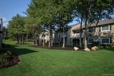 2 Victorian Ct unit 47, Holtsville, NY 11742 - photo 3