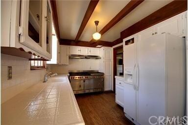 Bright and large kitchen