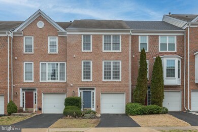 25234 Dunvegan Square, Chantilly, VA 20152 - photo 3