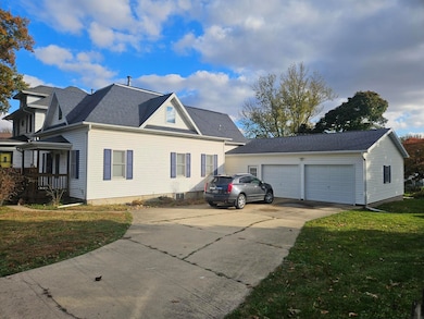 32 6th St NW, Oelwein, IA 50662 - photo 4