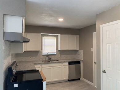 9227 Landwood Dr, Houston, TX 77040 - photo 4