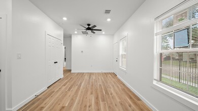 1504 W Blum St unit B, Alvin, TX 77511 - photo 4