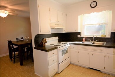 633 N Bost St, Statesville, NC 28677 - photo 4