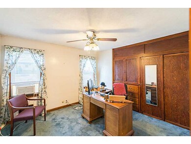Studio/Study/Office.