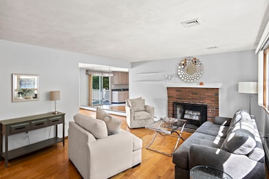 51 Caldwell Rd, Waltham, MA 02453 - photo 3