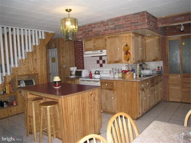 162 Idlewild Rd, Levittown, PA 19057 - photo 4