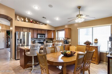 Kitchen & Dining